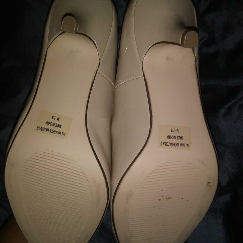 Tan heels - Picture 2 of 3